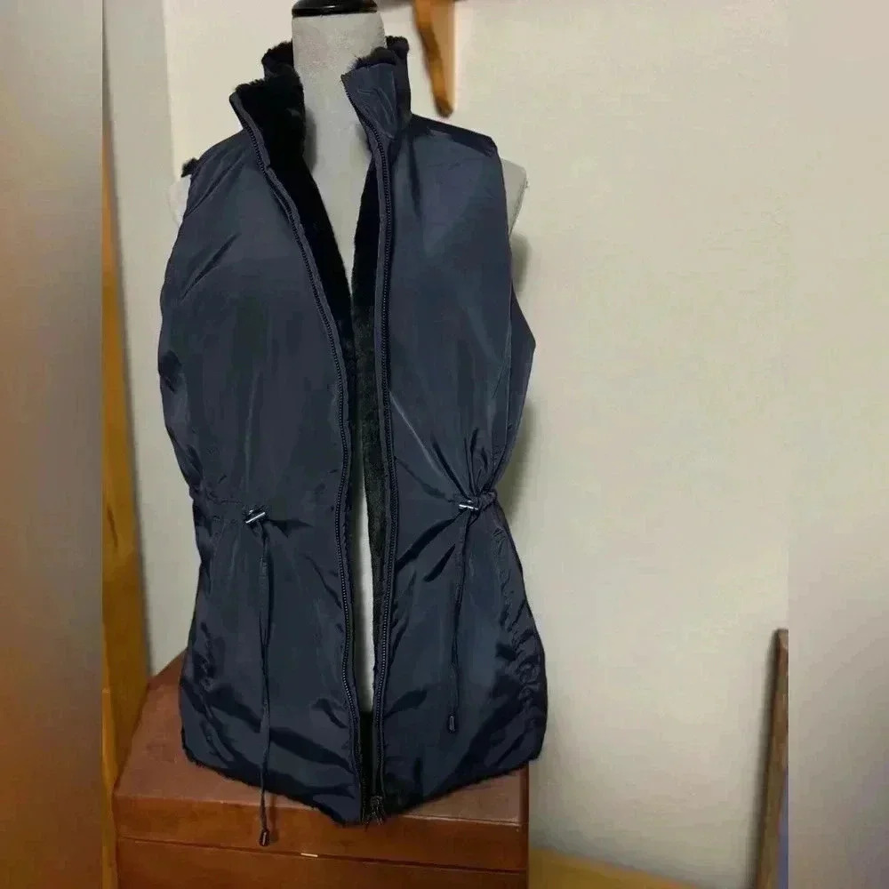 Metric Knits faux fur reversible navy vest. Worn 1x. Smoke free home. - Picture 3 of 6